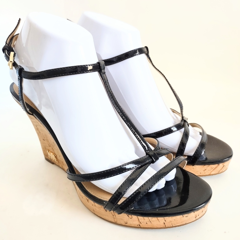 MICHAEL Kors Womens Sandals Sz 8.5 Cork Wedge Black Patent Leather T-Strap EUC